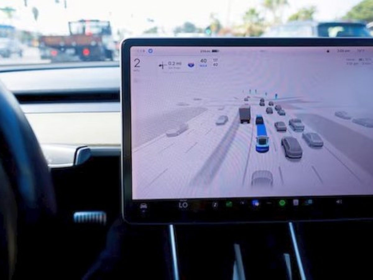 Tesla: Αμερικανική έρευνα για την λειτουργία αυτόνομης οδήγησης έπειτα από σειρά ατυχημάτων