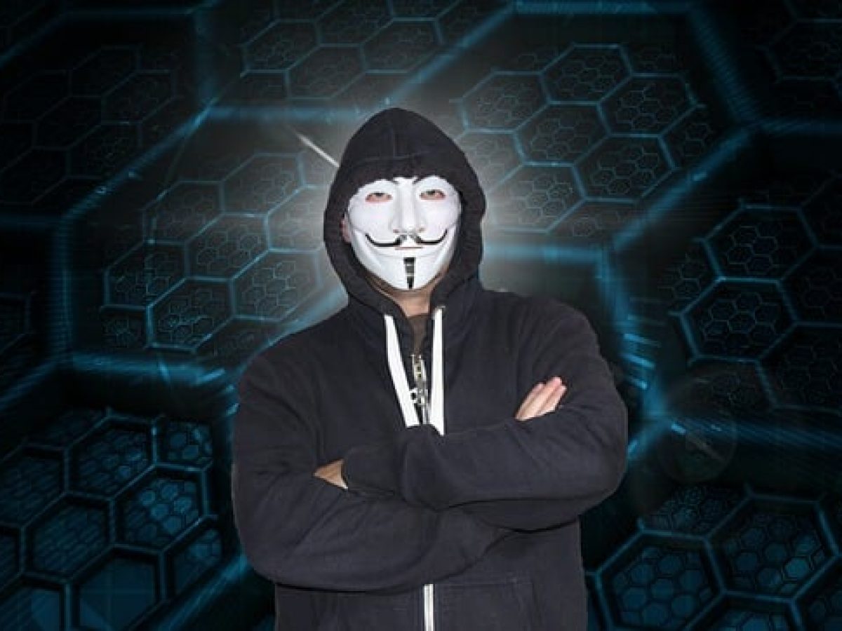 Τι είναι η επίθεση Adversary-in-the-Middle (AitM);