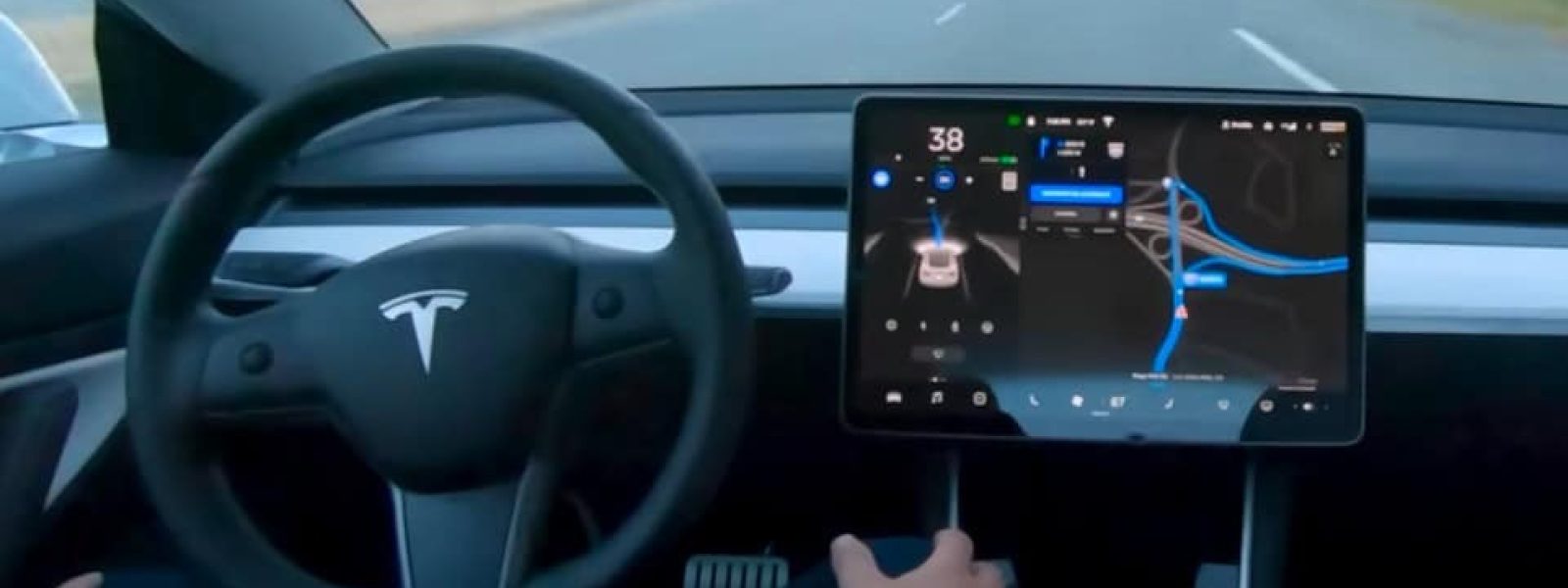 Hack φέρνει προσαρμοσμένο λογισμικό σε παλαιότερα μοντέλα Tesla Autopilot