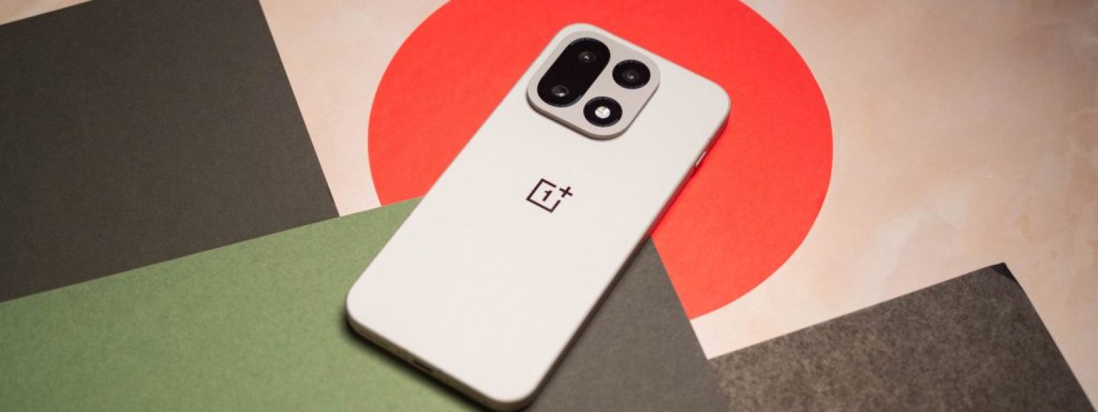 OnePlus 16: Φήμες για οθόνη με πρωτοφανή ρυθμό ανανέωσης