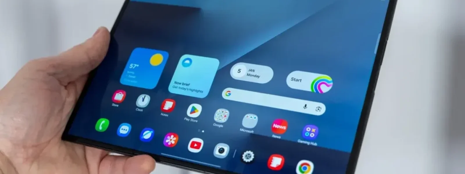 Samsung Galaxy Z TriFold: Το smartphone που γίνεται tablet 10 ιντσών έρχεται με τιμή-σοκ
