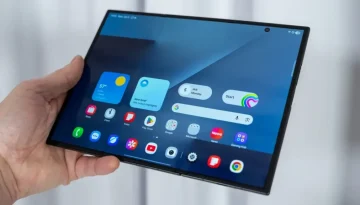 Samsung Galaxy Z TriFold: Το smartphone που γίνεται tablet 10 ιντσών έρχεται με τιμή-σοκ