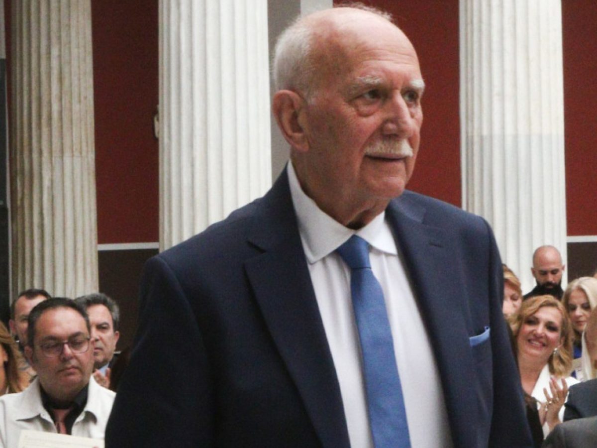 Έφυγε από τη ζωή ο εμβληματικός δημοσιογράφος και παρουσιαστής Γιώργος Παπαδάκης