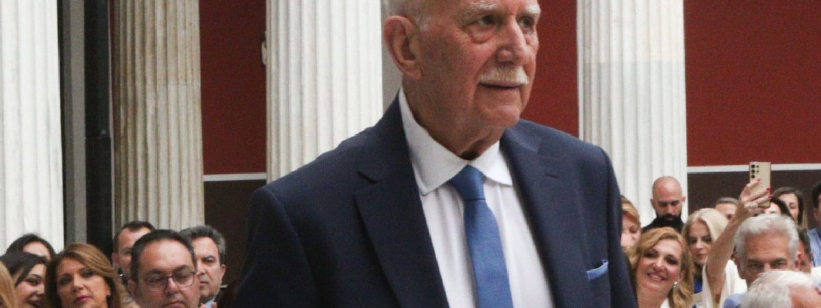 Έφυγε από τη ζωή ο εμβληματικός δημοσιογράφος και παρουσιαστής Γιώργος Παπαδάκης