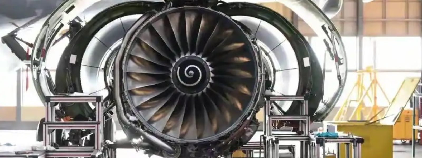 Φτερά αεροπλάνου που αλλάζουν σχήμα κατά την πτήση: το νέο μέταλλο που μιμείται τη φύση