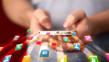 Είσαι νεκρός; Η viral εφαρμογή για όσους ζουν μόνοι τους – «Αν πέθαινα μόνος, ποιος θα μάζευε το σώμα μου;»