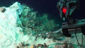 Κάτι βρυχάται κάτω από την Μήλο