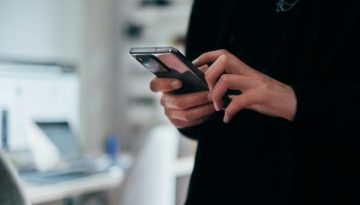 «Κόντρα» της ινδικής κυβέρνησης με Apple και Samsung