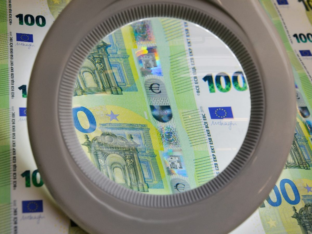 Επιστολές, αναλύσεις και… συνωμοσίες γύρω από το ψηφιακό ευρώ
