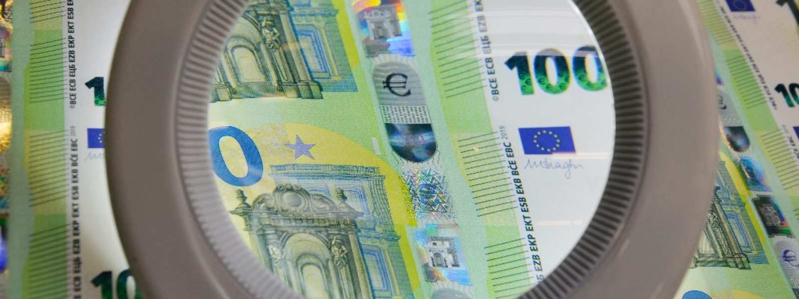 Επιστολές, αναλύσεις και… συνωμοσίες γύρω από το ψηφιακό ευρώ