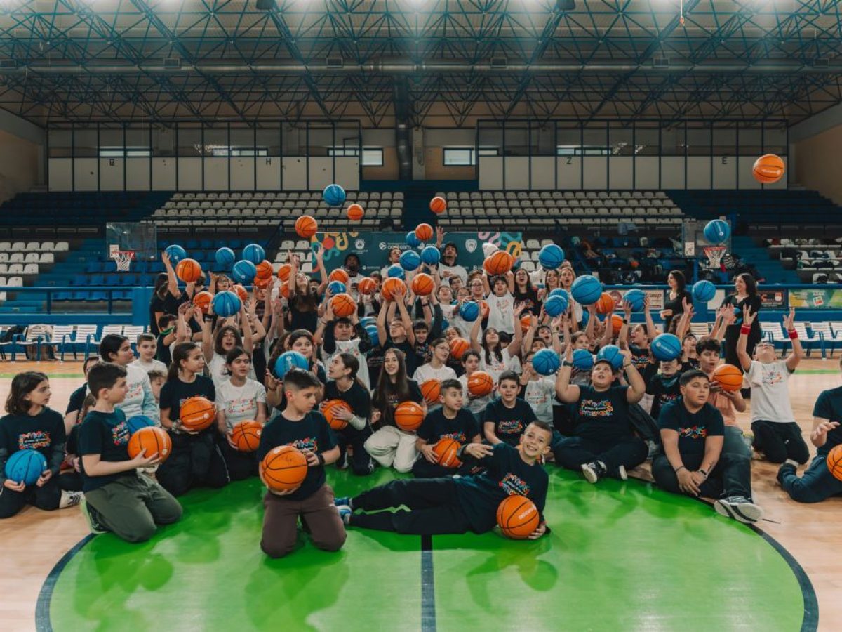 Το “Bouncing for Good” ενώνει δυνάμεις με τον Ολυμπιακό και τον Παναθηναϊκό για να εμπνεύσει τη νέα γενιά