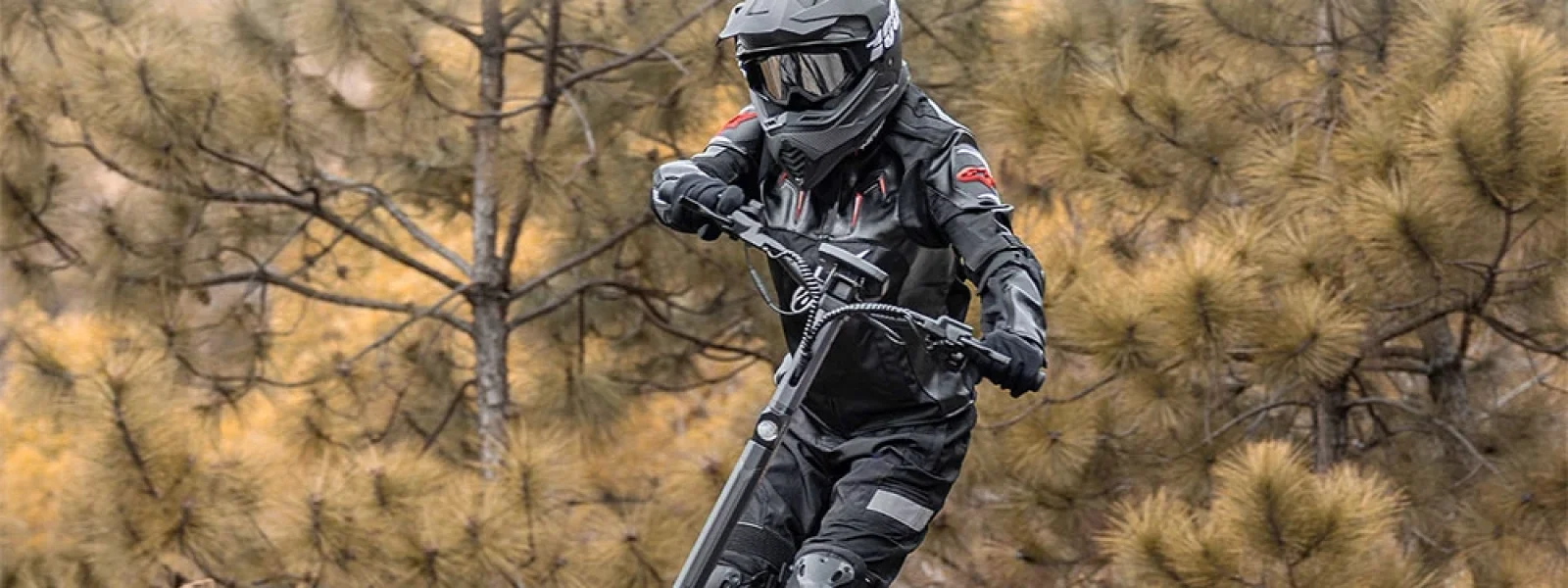 Ausom DT2 Pro: Διπλό μοτέρ συνολικής ισχύς 2200W και μπαταρία 23.4Ah σε ένα πατίνι που πάει παντού, και έχει εμβέλεια μέχρι και 115 χιλιόμετρα!