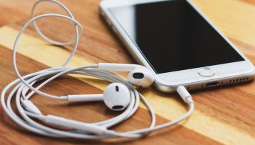 Γιατί τα κινητά δεν έχουν πλέον θύρα ακουστικών και τι σημαίνει αυτό για τους χρήστες