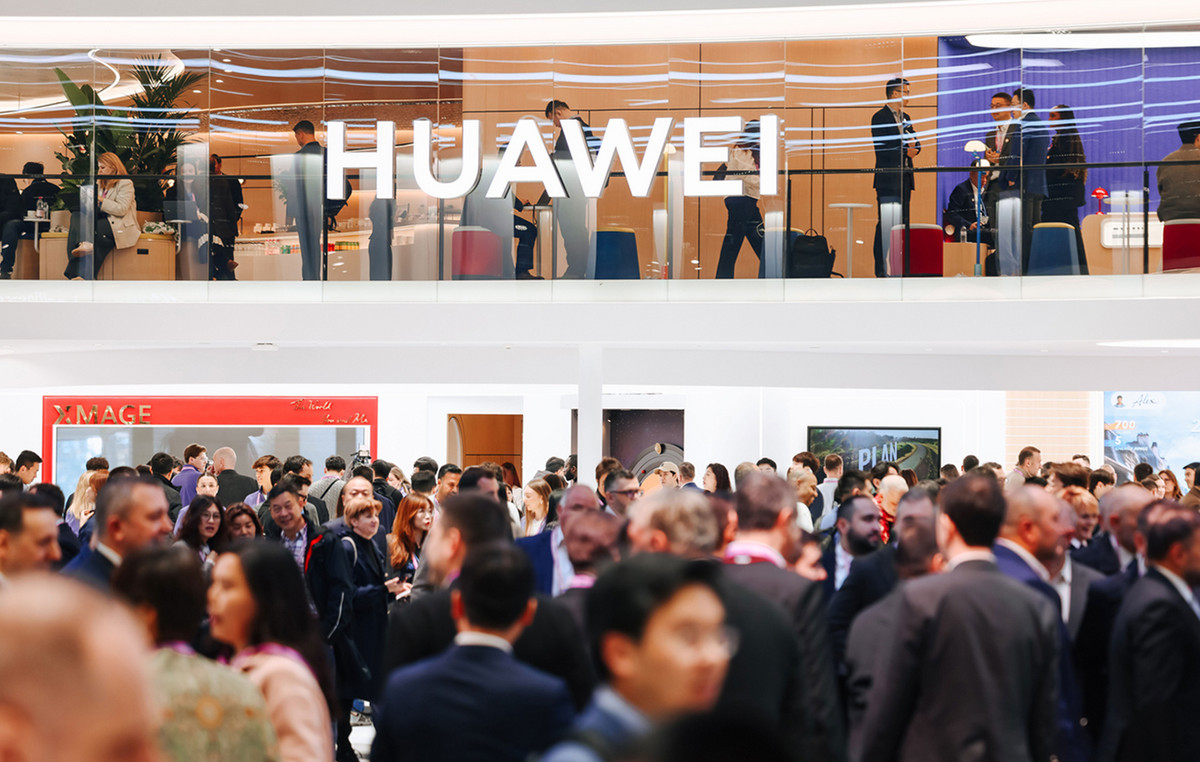 i-Huawei-entiposiase-stin-MWC