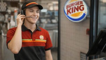 Η ψηφιακή βοηθός των Burger King λέγεται «Patty» και παρακολουθεί πόσο φιλικοί είναι οι υπάλληλοι προς τους πελάτες