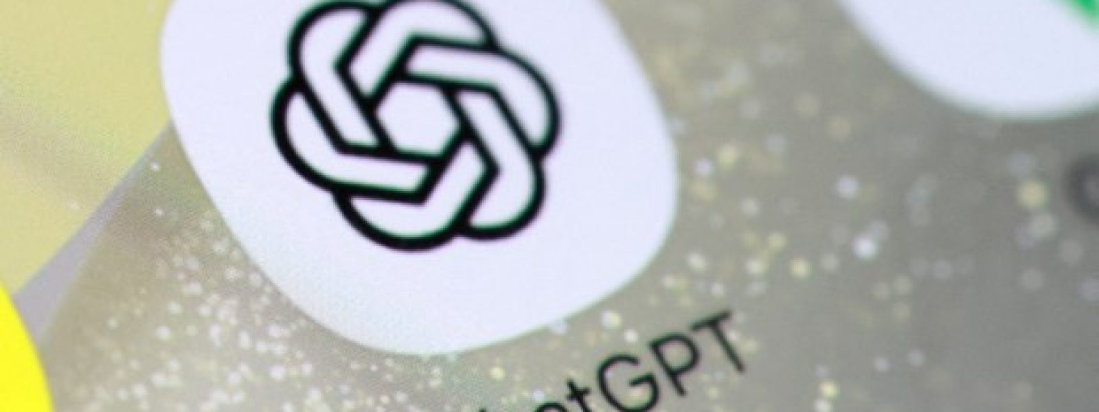 Κονσομασιόν στο ChatGPT; Η OpenAI παγώνει το σχέδιο για ερωτικό chatbot