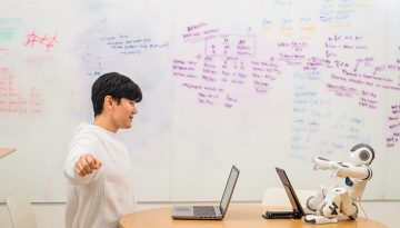 Ρομπότ-σύντροφοι με τεχνητή νοημοσύνη ενθαρρύνουν, ακούν και βοηθούν τους ανθρώπους να πετύχουν τους στόχους τους