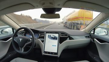 Τα αυτοοδηγούμενα οχήματα της Tesla άγγιξαν τα 8 δισ. μίλια σε δοκιμές – Η πλήρης αυτονομία αποτελεί ακόμα «όνειρο»