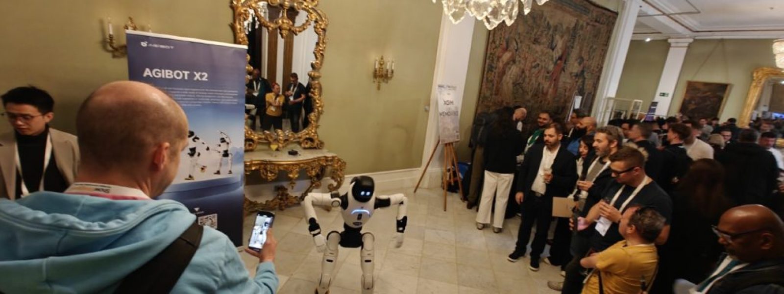 Το robot της AGIBOT που χορεύει… χιπ χοπ (MWC 2026)!