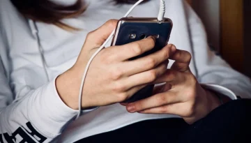 &Alpha;&pi;&alpha;&gamma;ό&rho;&epsilon;&upsilon;&sigma;&eta; &chi;&rho;ή&sigma;&eta;&sigmaf; social media &gamma;&iota;&alpha; &tau;&omicron;&upsilon;&sigmaf; &kappa;ά&tau;&omega; &tau;&omega;&nu; 15: &Pi;ώ&sigmaf; &theta;&alpha; &epsilon;&phi;&alpha;&rho;&mu;&omicron;&sigma;&tau;&epsilon;ί, &pi;&omicron;&iota;&epsilon;&sigmaf; &epsilon;&phi;&alpha;&rho;&mu;&omicron;&gamma;έ&sigmaf; &alpha;&phi;&omicron;&rho;ά
