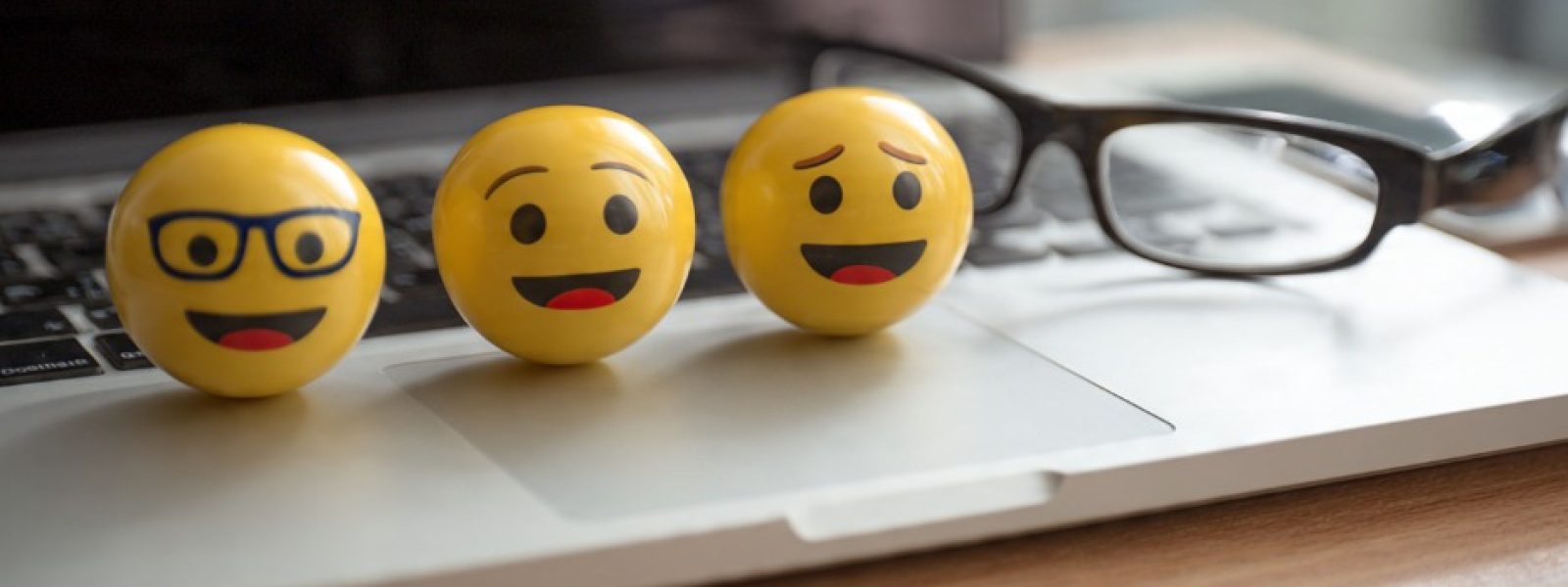 Emojis στην εργασία: πως η χρήση τους μπορεί να βλάψει την καριέρα σου