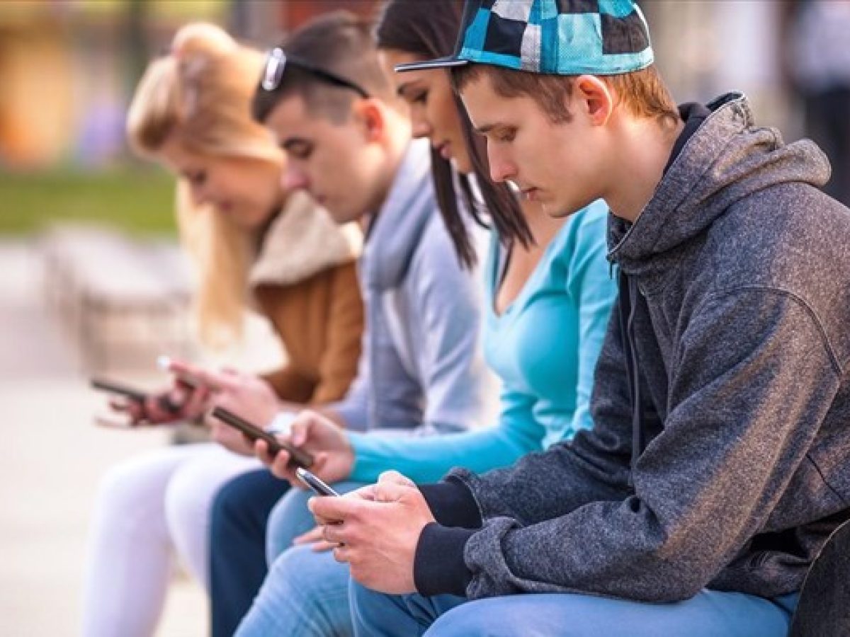 Social media: Η Ελλάδα στο “κατώφλι” της απαγόρευσης για ανηλίκους κάτω των 15 ετών