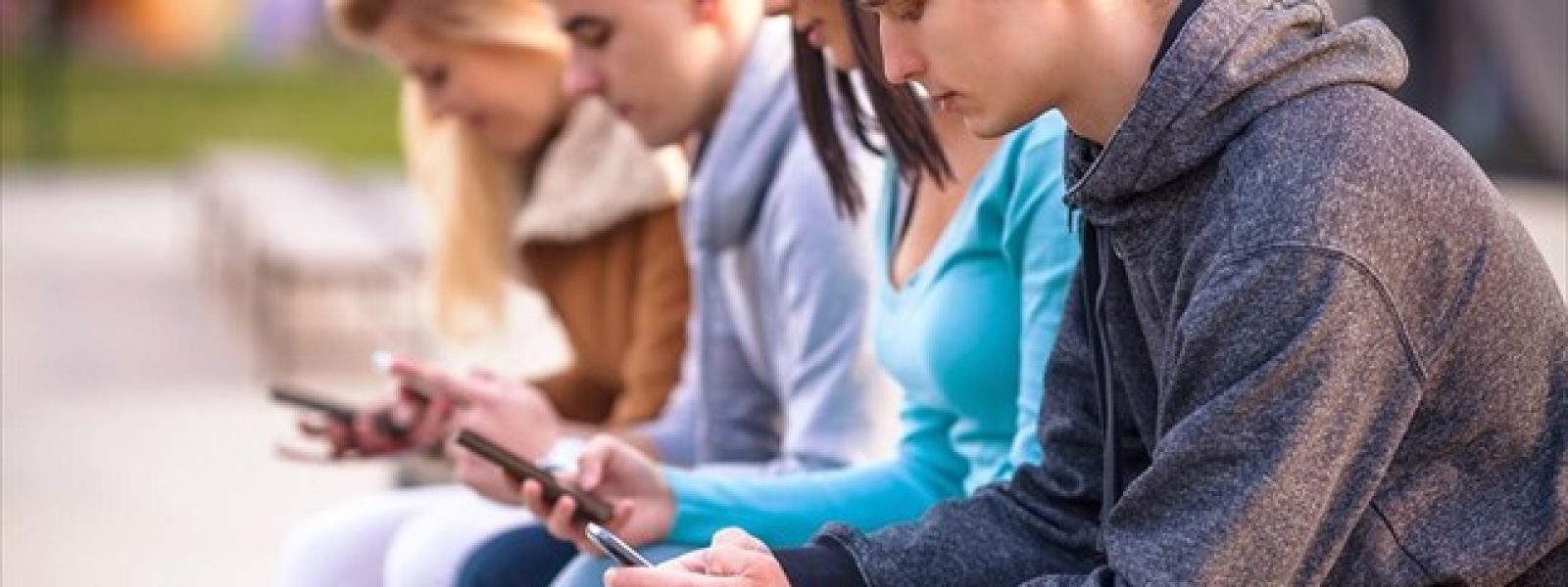 Social media: Η Ελλάδα στο “κατώφλι” της απαγόρευσης για ανηλίκους κάτω των 15 ετών