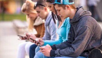 Social media: Η Ελλάδα στο “κατώφλι” της απαγόρευσης για ανηλίκους κάτω των 15 ετών