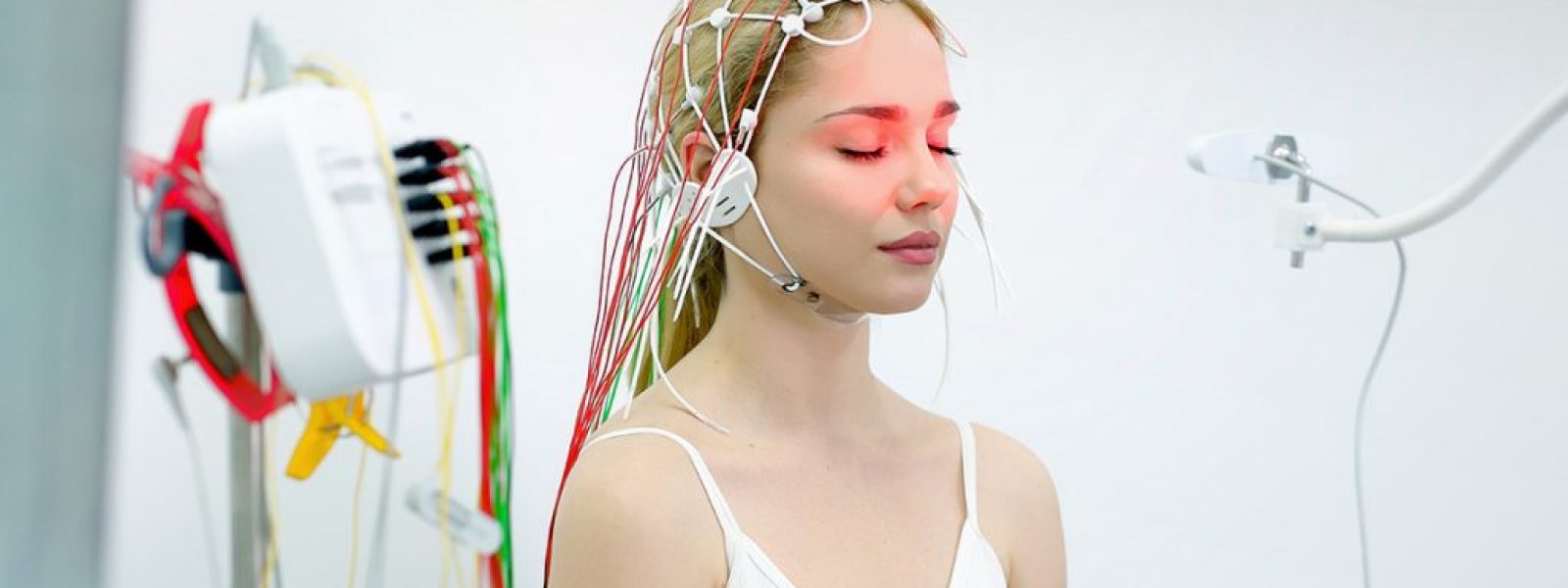 Επανάσταση στην ιατρική τεχνολογία: Σύστημα EEG λειτουργεί μόνο με τη θερμότητα του ανθρώπου