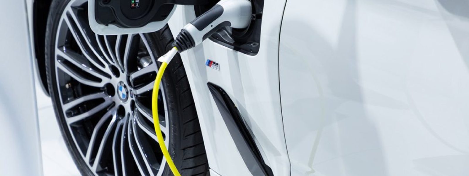 Επανάσταση στην ηλεκτροκίνηση με τεχνητή νοημοσύνη: Κάνει τις μπαταρίες eco-friendly και εξαφανίζει τη σπατάλη