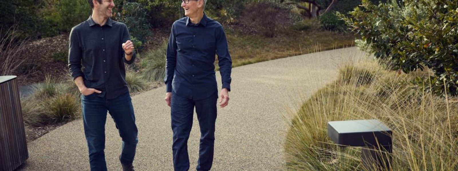Ο Tim Cook παραδίδει τη σκυτάλη στο John Ternus – Ποιος είναι ο νέος CEO της Apple