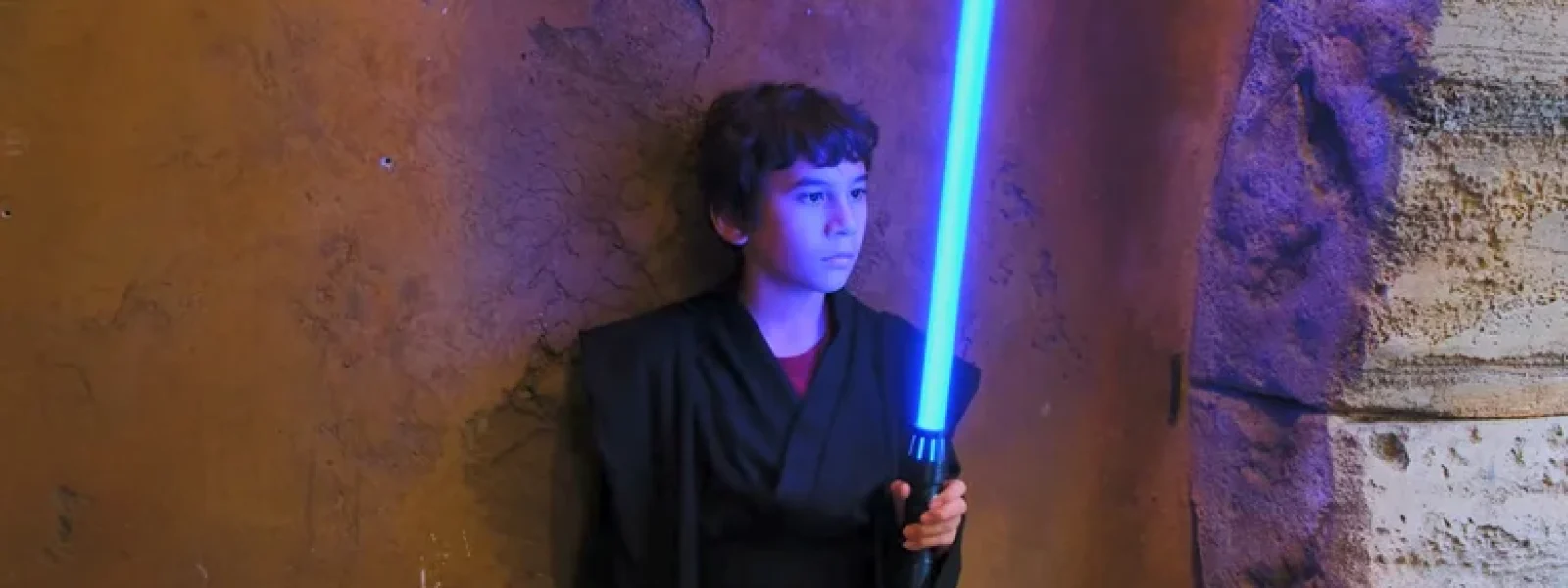 Πώς μπορείς να φτιάξεις το δικό σου φωτόσπαθο με φώτα και ήχο;