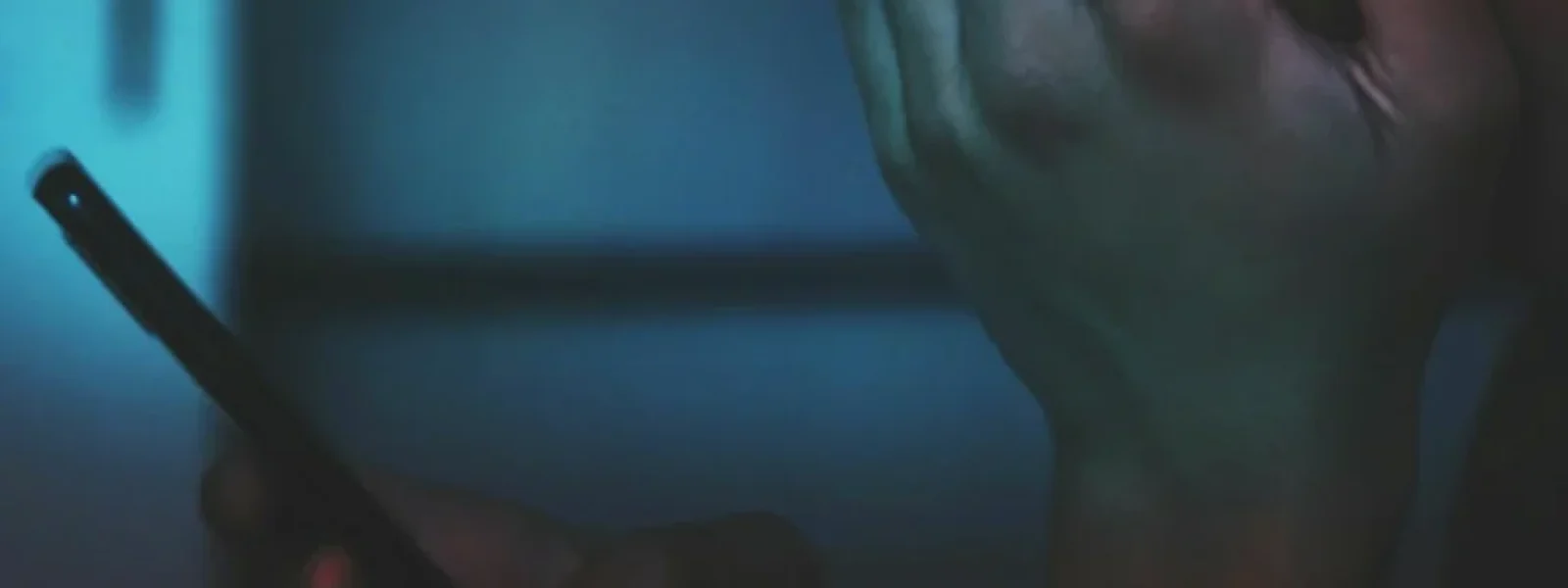 Τι μπορεί να προκαλέσει το scrolling στην τουαλέτα; «Έχετε 46% μεγαλύτερο κίνδυνο», προειδοποιεί ειδικός