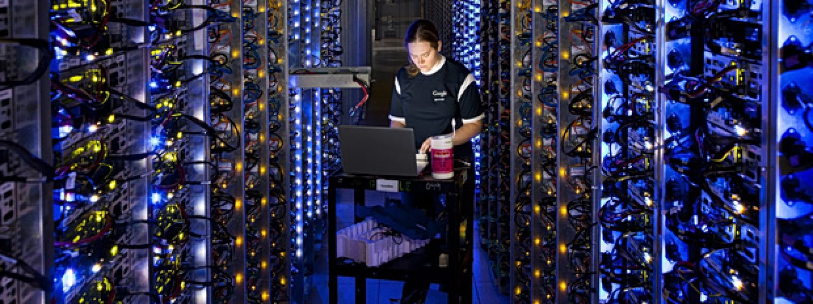 Το Ιράν απελεί με επιθέσεις σε data center και αμερικανικές εταιρείες