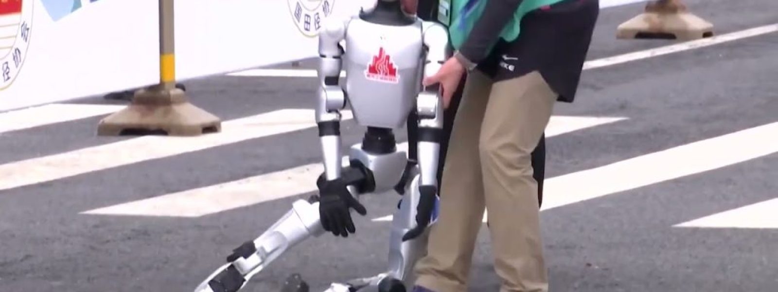 Ανθρωποειδές ρομπότ της Honor τρέχει ημιμαραθώνιο και σπάει κάθε ρεκόρ [Βίντεο]