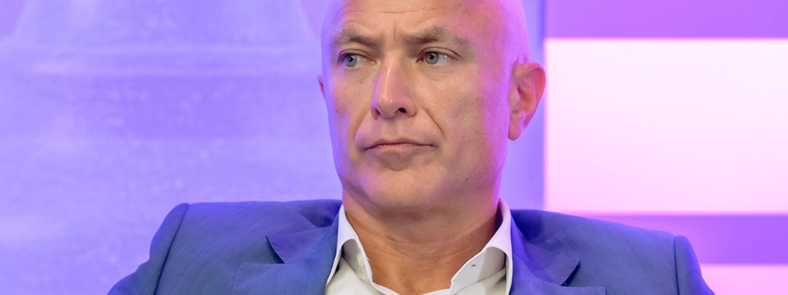 Αποχωρούν με εθελουσία περίπου 140 εργαζόμενοι από τη Vodafone