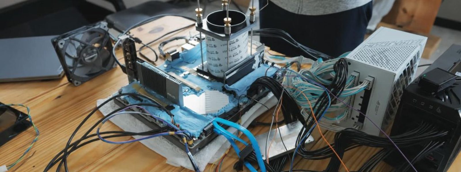 -256&deg;C &kappa;&alpha;&iota; 9,2 GHz overclocking: &Kappa;&iota;&nu;έ&zeta;&omicron;&iota; &kappa;ά&nu;&omicron;&upsilon;&nu; ό,&tau;&iota; &delta;&epsilon;&nu; &pi;ί&sigma;&tau;&epsilon;&upsilon;&epsilon; &kappa;&alpha;&nu;&epsilon;ί&sigmaf; &mu;&epsilon; Intel CPU