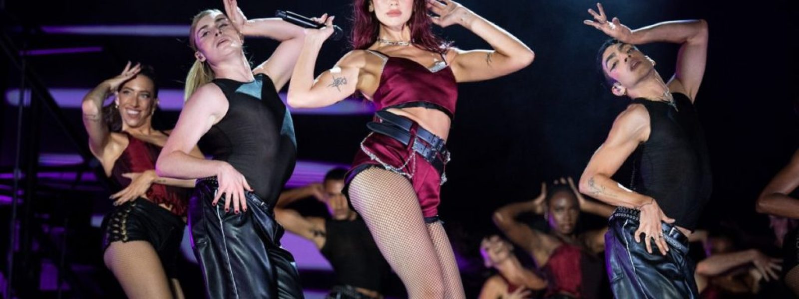 Dua Lipa &epsilon;&nu;&alpha;&nu;&tau;ί&omicron;&nu; Samsung: &Alpha;&gamma;&omega;&gamma;ή 15 &epsilon;&kappa;&alpha;&tau;&omicron;&mu;&mu;&upsilon;&rho;ί&omega;&nu; &delta;&omicron;&lambda;&alpha;&rho;ί&omega;&nu; &gamma;&iota;&alpha; &pi;&alpha;&rho;ά&nu;&omicron;&mu;&eta; &chi;&rho;ή&sigma;&eta; &tau;&eta;&sigmaf; &epsilon;&iota;&kappa;ό&nu;&alpha;&sigmaf; &tau;&eta;&sigmaf;