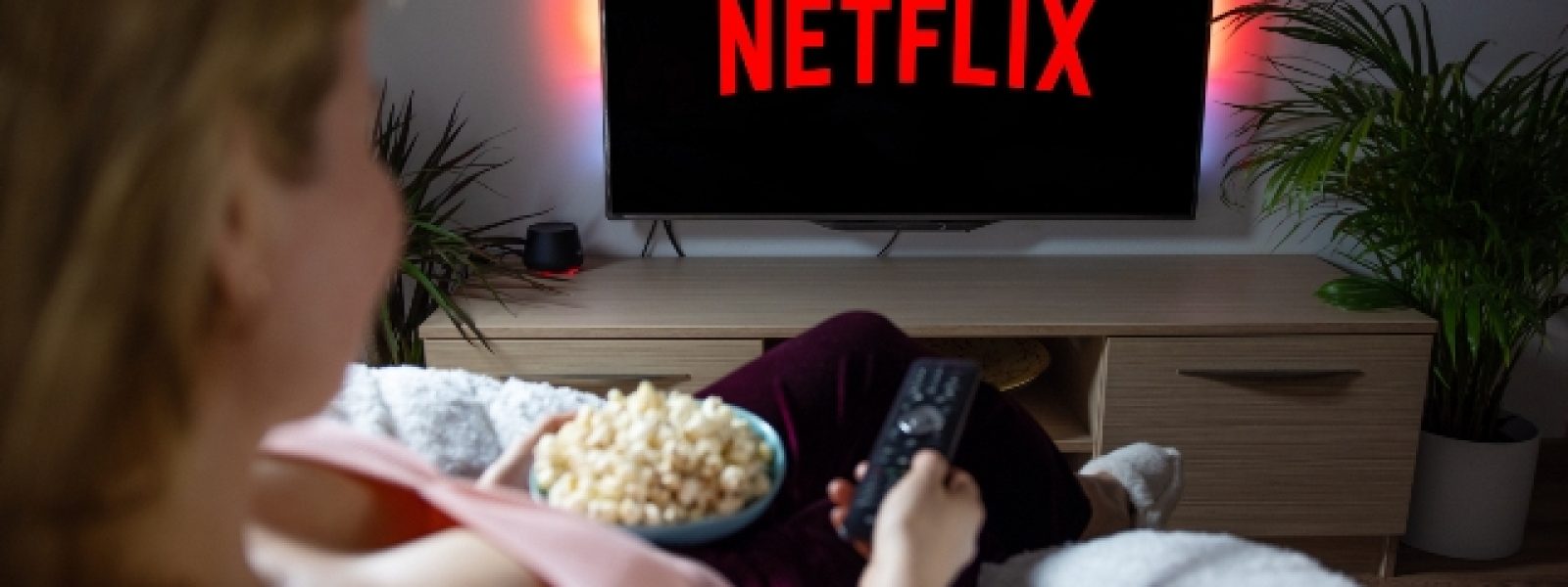To Netflix κατηγορείται ότι «εθίζει» και κατασκοπεύει τους χρήστες.