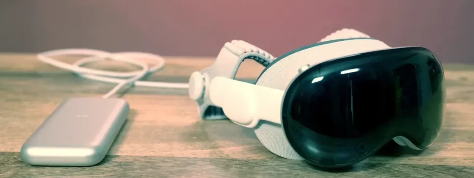 Η Apple φέρεται να “σκοτώνει” το Vision Pro και να εστιάζει στη Siri