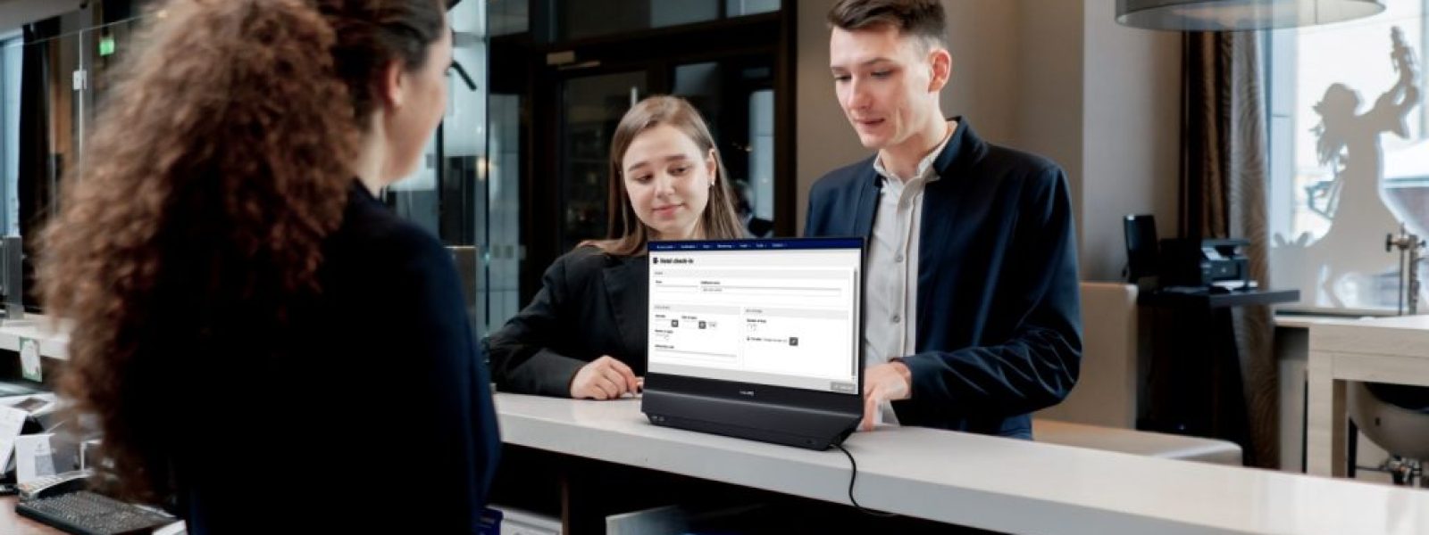 Η Philips παρουσιάζει την πρώτη αυτόνομη dual-sided οθόνη