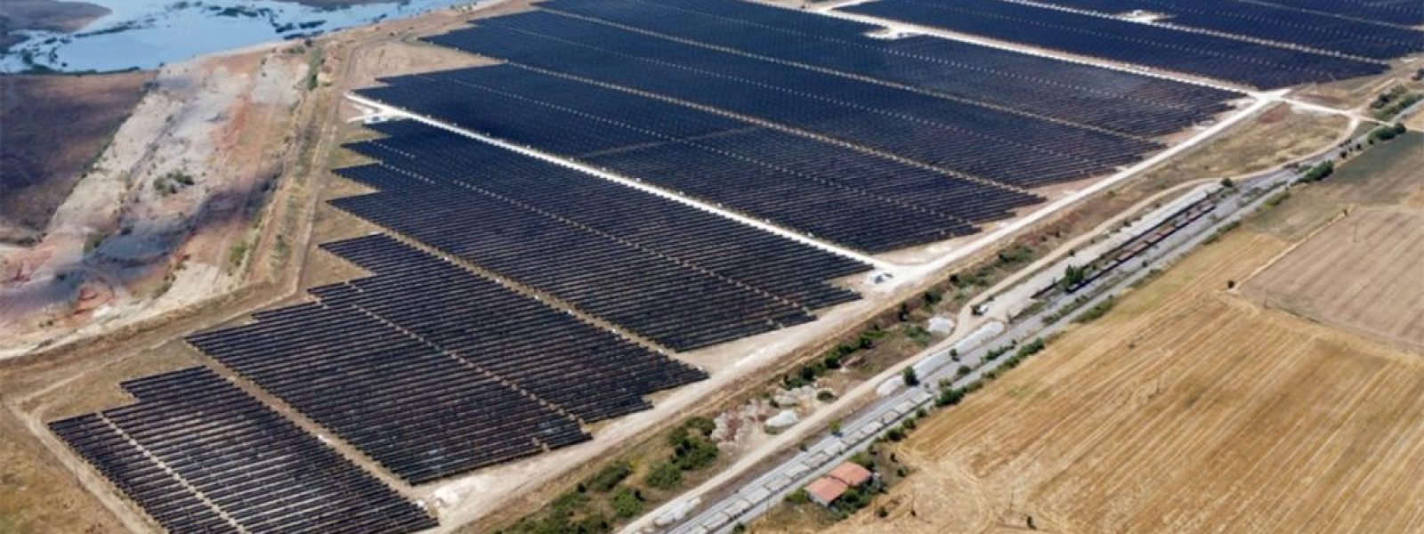 Το γιγάντιο εργοστάσιο φωτοβολταϊκών στο Τέξας που επιτρέπει στην Tesla να μιλά για επανάσταση στην καθαρή ενέργεια