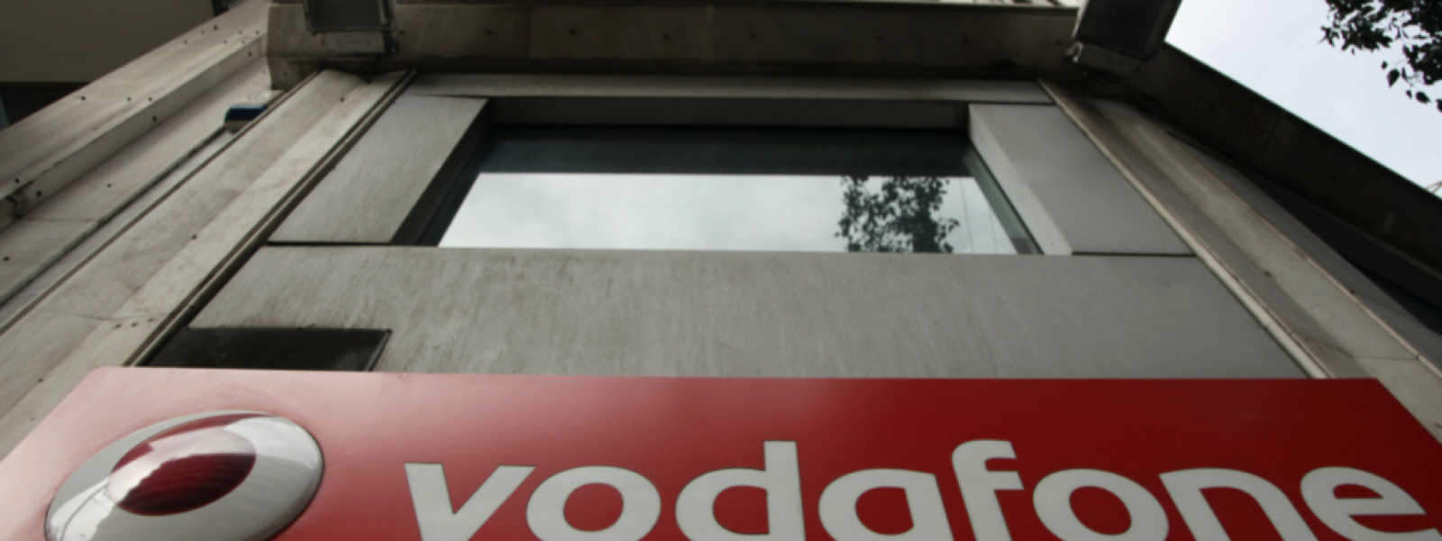 Vodafone: 100GB και απεριόριστα λεπτά προς όλους