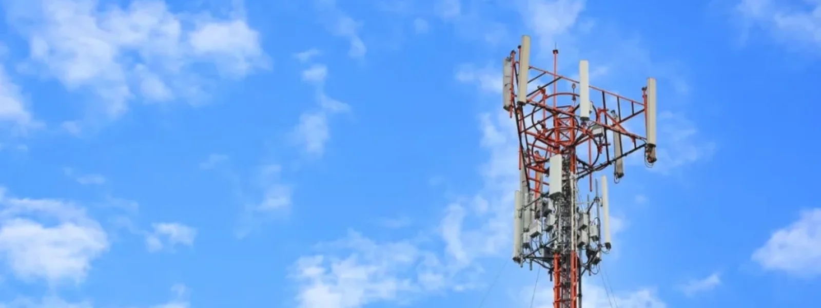 Οι τιμές των smartphones και της υποδομής δικτύων κινητής αυξάνονται και ο λόγος είναι ο γνωστός