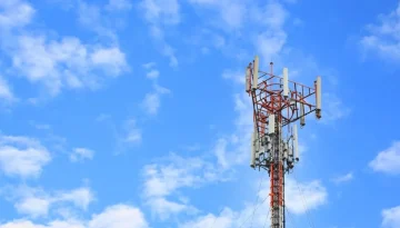Οι τιμές των smartphones και της υποδομής δικτύων κινητής αυξάνονται και ο λόγος είναι ο γνωστός