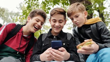 Η Αυστραλία διπλασιάζει τα πρόστιμα για παραβίαση της απαγόρευσης των κοινωνικών δικτύων στους ανήλικους | in.gr
