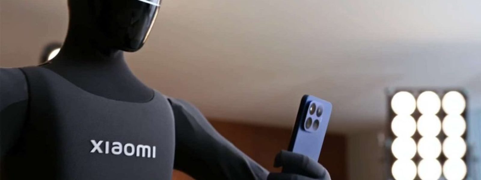 Ρομπότ της Xiaomi βγάζει φωτογραφίες κρατώντας μόνο του το κινητό