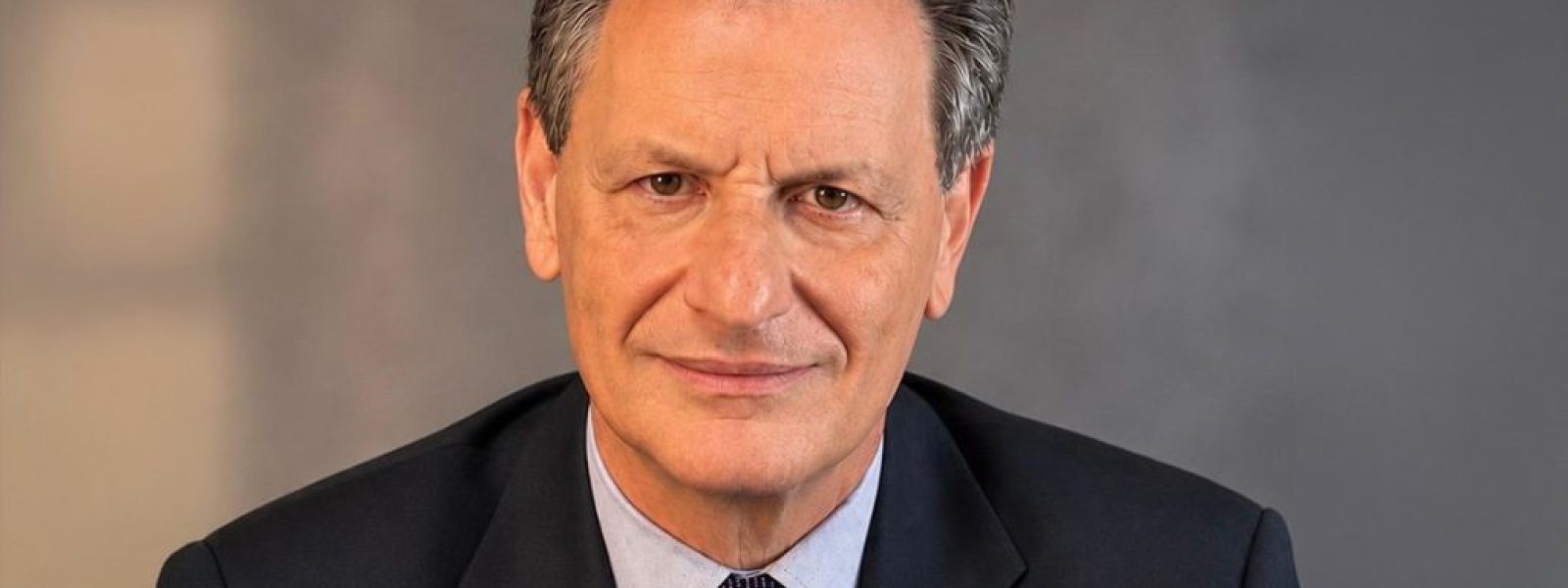 &laquo;&Tau;&epsilon;&chi;&nu;&eta;&tau;ή &Nu;&omicron;&eta;&mu;&omicron;&sigma;ύ&nu;&eta; &ndash; &Eta; &Epsilon;&kappa;&tau;ό&pi;&iota;&sigma;&eta; &tau;&eta;&sigmaf; &Epsilon;&rho;&gamma;&alpha;&sigma;ί&alpha;&sigmaf;&raquo;: &Sigma;&tau;&eta;&nu; &Alpha;ί&gamma;&lambda;&eta; &Zeta;&alpha;&pi;&pi;&epsilon;ί&omicron;&upsilon; &eta; &pi;&alpha;&rho;&omicron;&upsilon;&sigma;ί&alpha;&sigma;&eta; &tau;&omicron;&upsilon; &nu;έ&omicron;&upsilon; &beta;&iota;&beta;&lambda;ί&omicron;&upsilon; &tau;&omicron;&upsilon; &Theta;ό&delta;&omega;&rho;&omicron;&upsilon; &Sigma;&kappa;&upsilon;&lambda;&alpha;&kappa;ά&kappa;&eta;