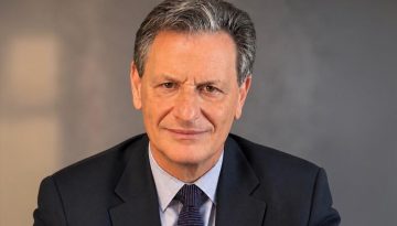&laquo;&Tau;&epsilon;&chi;&nu;&eta;&tau;ή &Nu;&omicron;&eta;&mu;&omicron;&sigma;ύ&nu;&eta; &ndash; &Eta; &Epsilon;&kappa;&tau;ό&pi;&iota;&sigma;&eta; &tau;&eta;&sigmaf; &Epsilon;&rho;&gamma;&alpha;&sigma;ί&alpha;&sigmaf;&raquo;: &Sigma;&tau;&eta;&nu; &Alpha;ί&gamma;&lambda;&eta; &Zeta;&alpha;&pi;&pi;&epsilon;ί&omicron;&upsilon; &eta; &pi;&alpha;&rho;&omicron;&upsilon;&sigma;ί&alpha;&sigma;&eta; &tau;&omicron;&upsilon; &nu;έ&omicron;&upsilon; &beta;&iota;&beta;&lambda;ί&omicron;&upsilon; &tau;&omicron;&upsilon; &Theta;ό&delta;&omega;&rho;&omicron;&upsilon; &Sigma;&kappa;&upsilon;&lambda;&alpha;&kappa;ά&kappa;&eta;