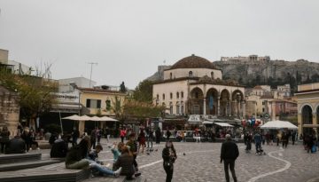 Τρόμος για 20χρονη στο Μοναστηράκι – Συμμορία ανηλίκων τη χτύπησε και της άρπαξε το κινητό